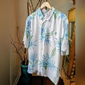 Quiksilver White and Blue Tropical Men's Shirt